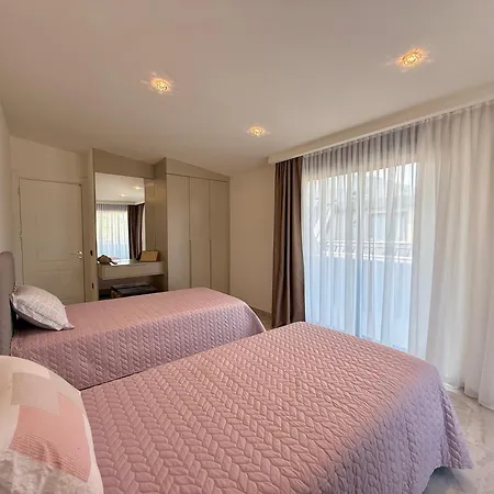 Sa Apartments! Luxury Residence With Private Beach Apartmán